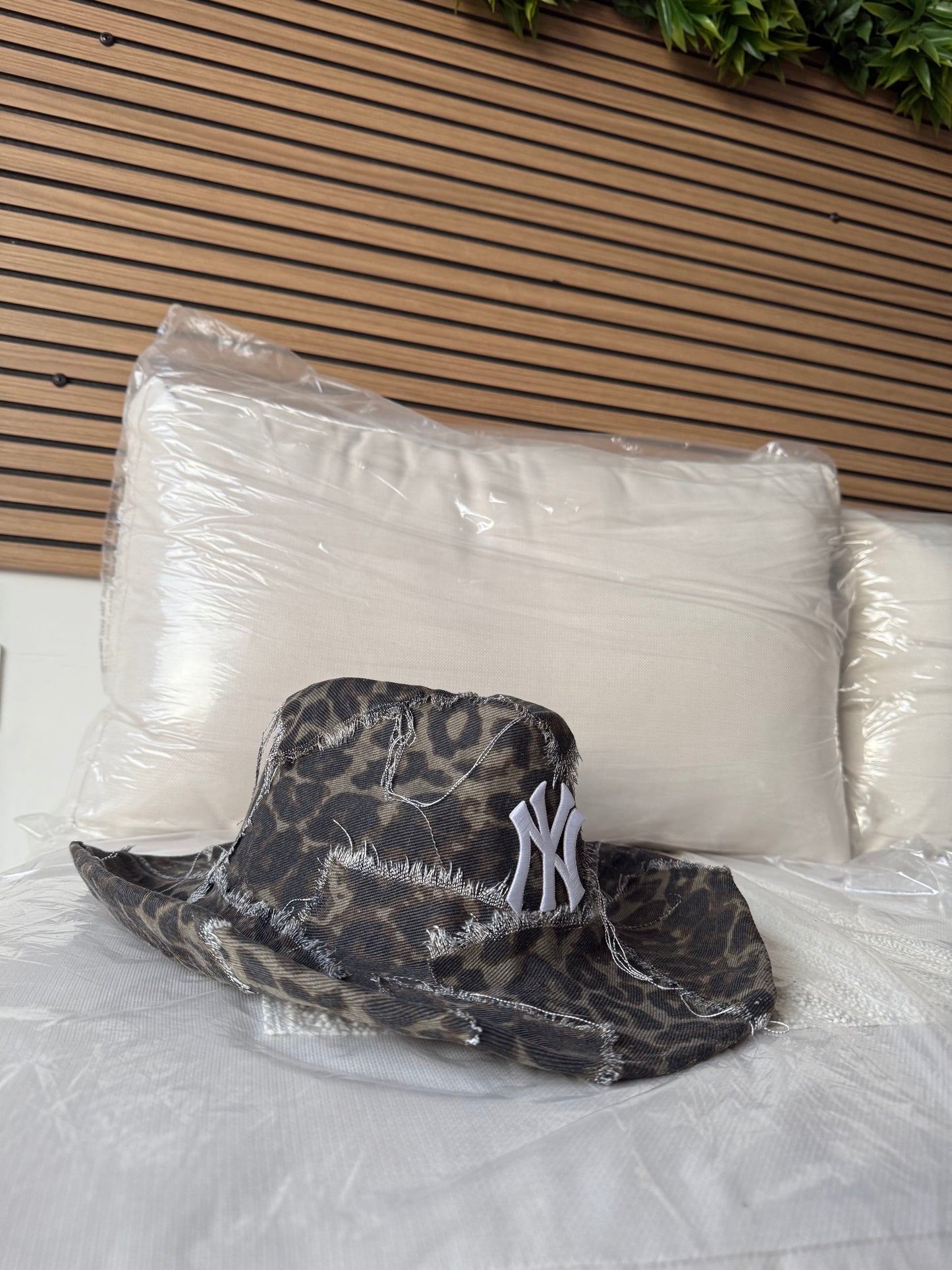 Leopard dark ny