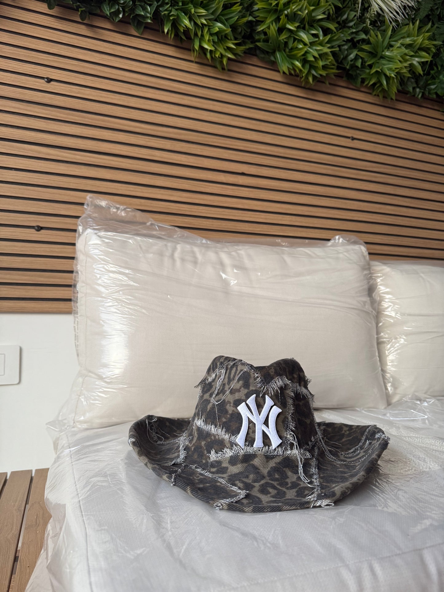 Leopard dark ny